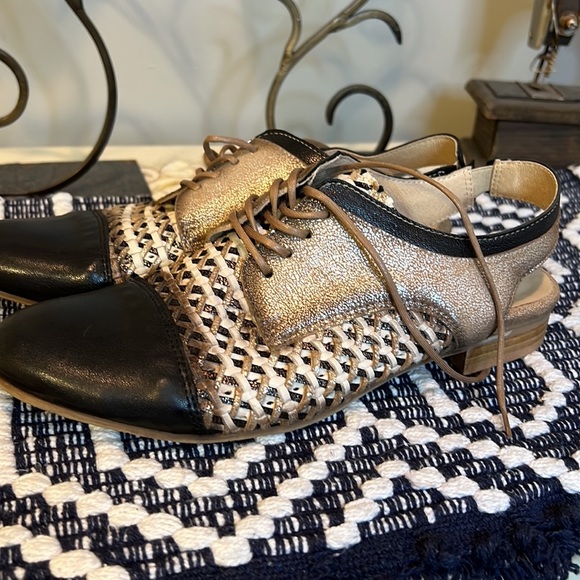 Unity In Diversity Oxford Black Gold Metallic Open Back Flats New - Picture 3 of 9